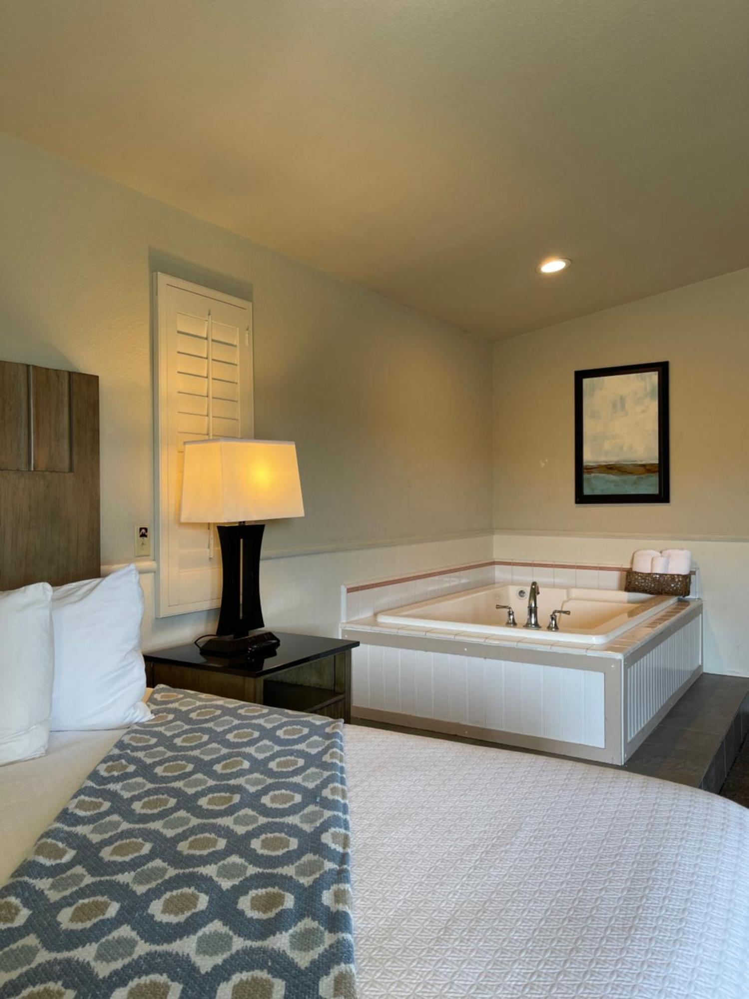Cambria Landing Inn And Suites Eksteriør billede
