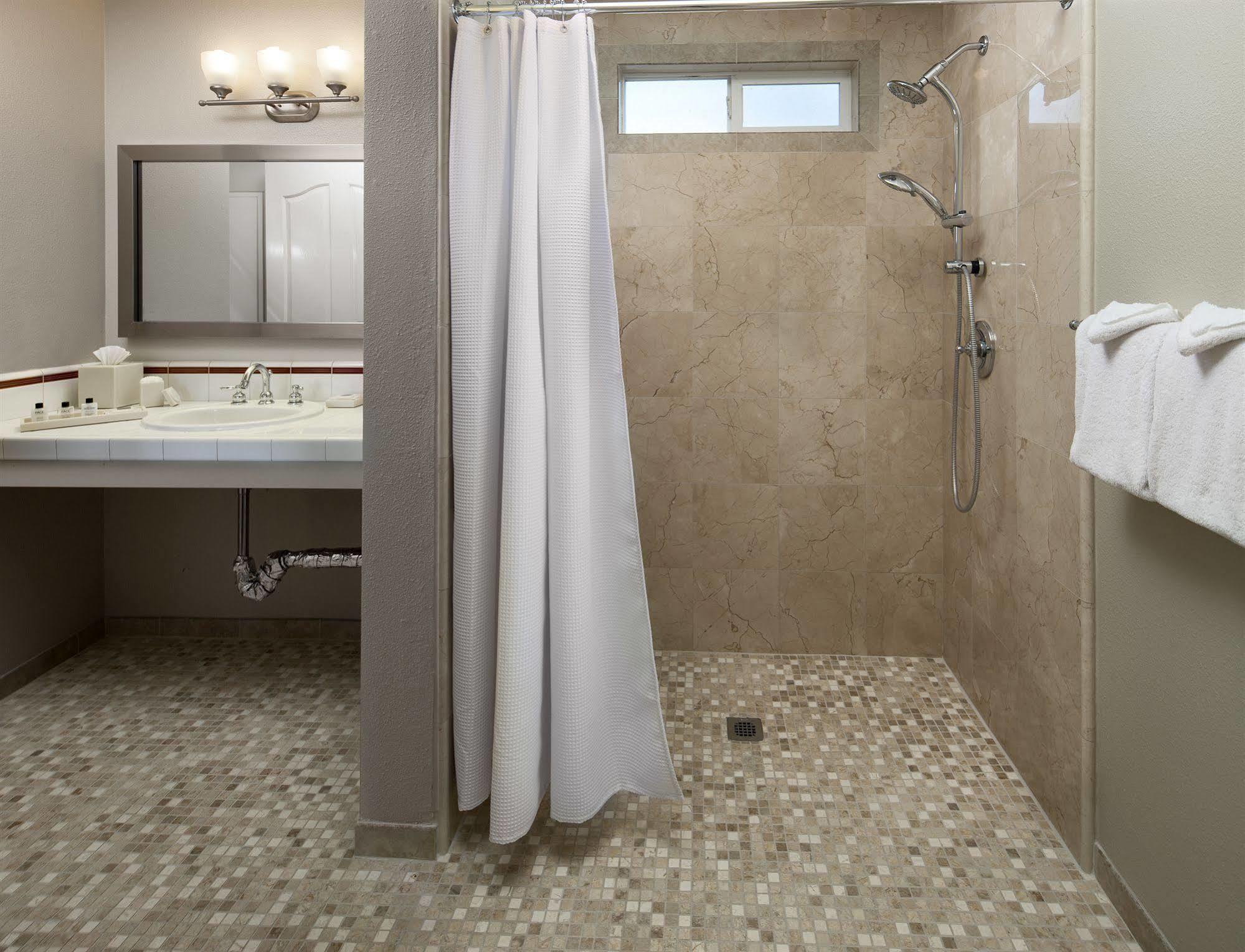 Cambria Landing Inn And Suites Eksteriør billede